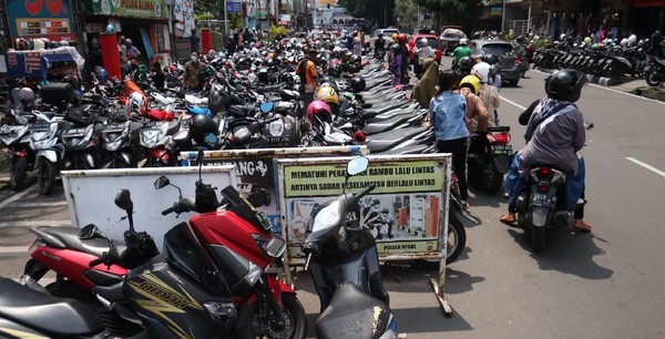 Parkir Liar di Bandung Tak Cukup Diatasi dengan Razia